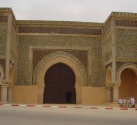 Maroc (المغرب) - Meknès (مكناس) - Bab Mansour. La construction de cette porte a été (...)
