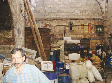 جانب من خان الرز في سوق الورق القديمة بدمشق («الشرق الأوسط»)